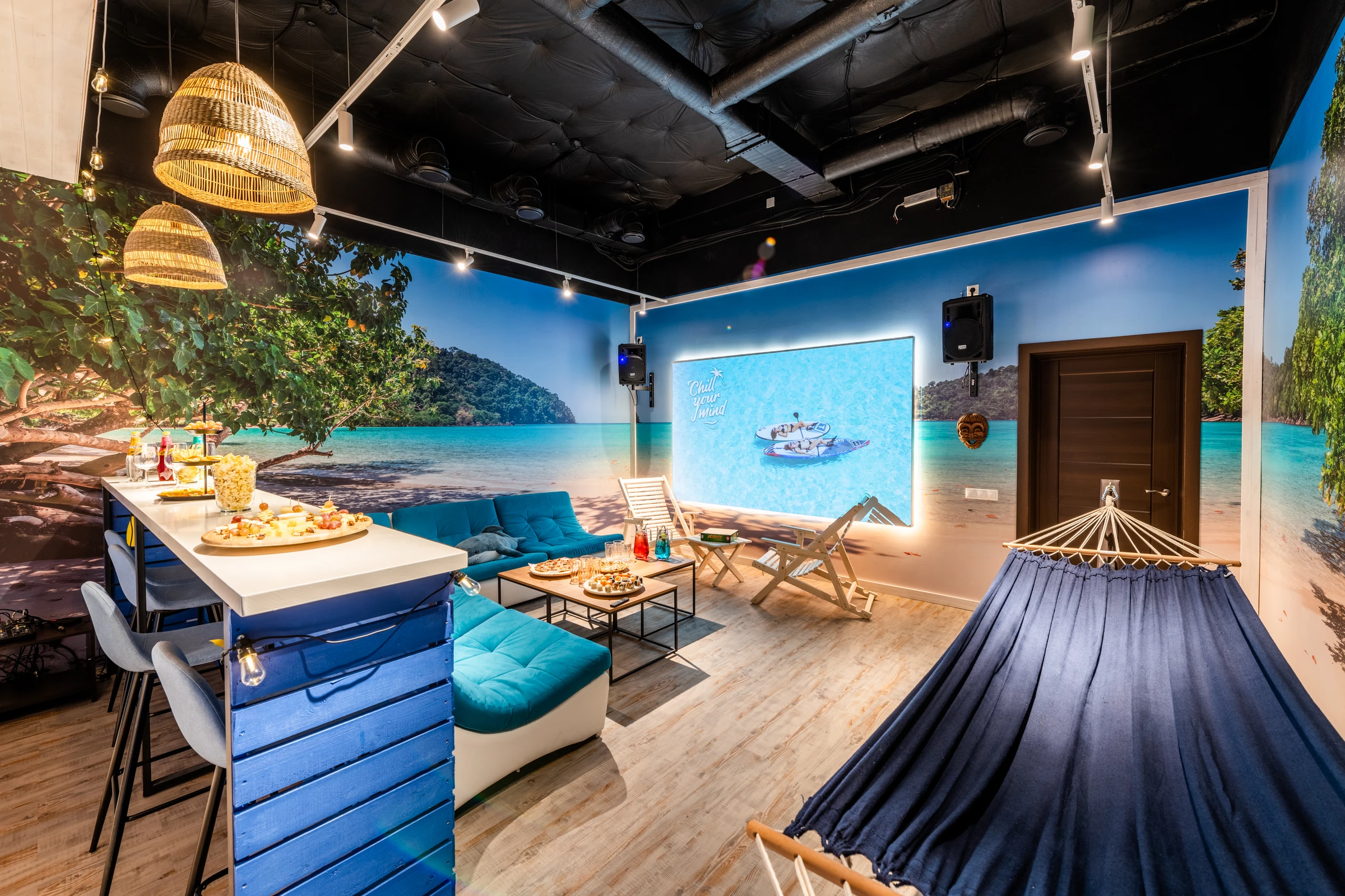Caribbean · PARTY HARD themed room