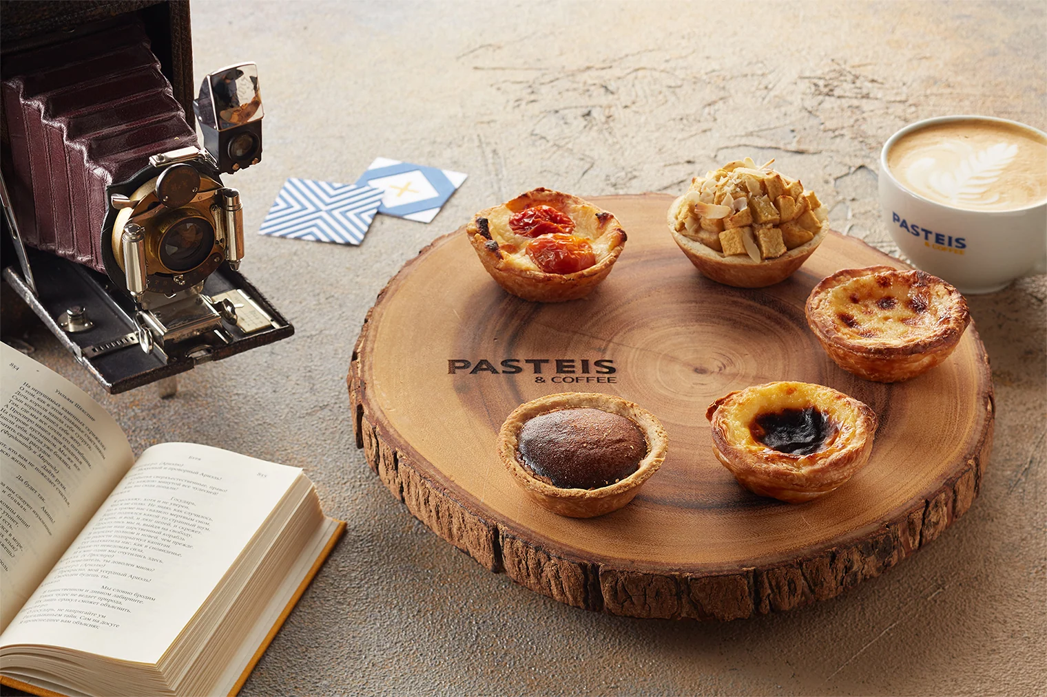 Pasteis pastries and the café's signature presentation
