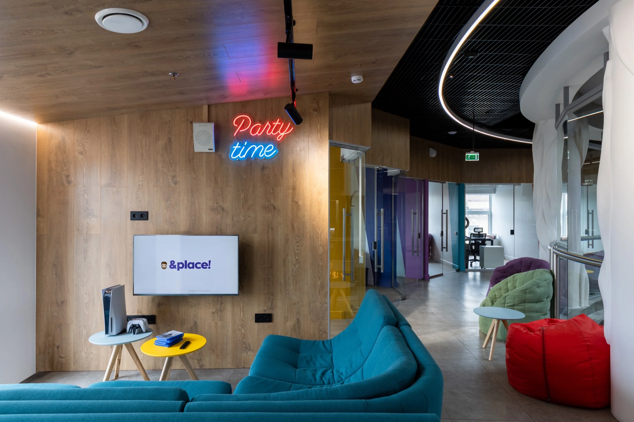 Meeting room and collaborative workspace