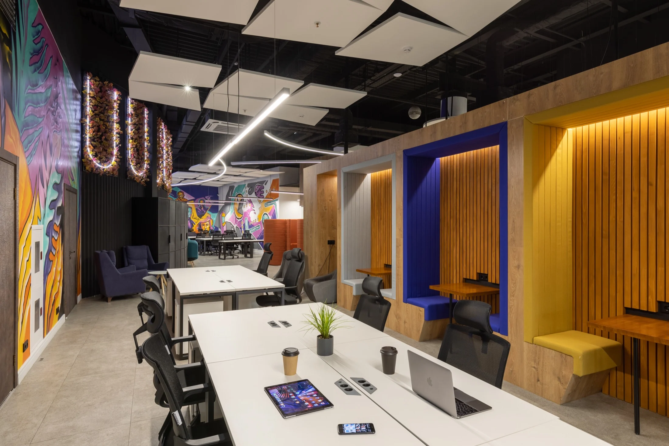 &PLACE! Atrium open workspace
