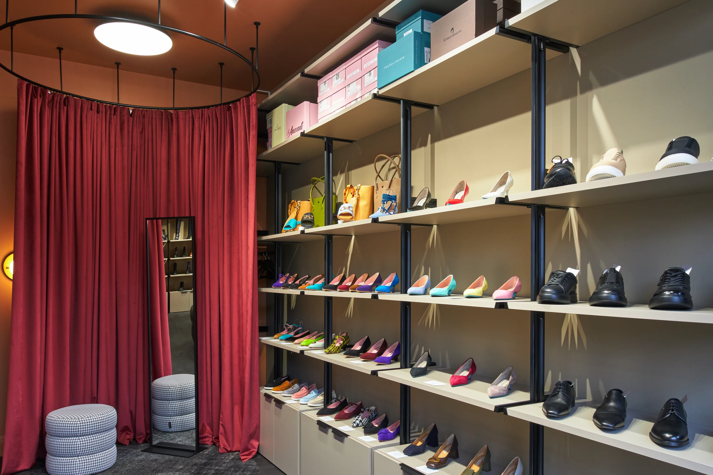 PODIMIS boutique fitting room